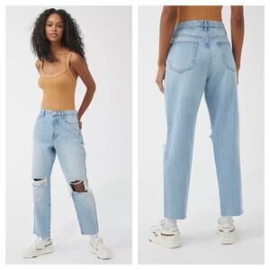 Urban Outfitters BDG High-Waisted Slim Straight Jean – Ripped Light Wash Size 26